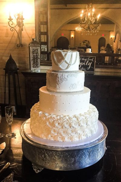 Peal Necklace Wedding Cake